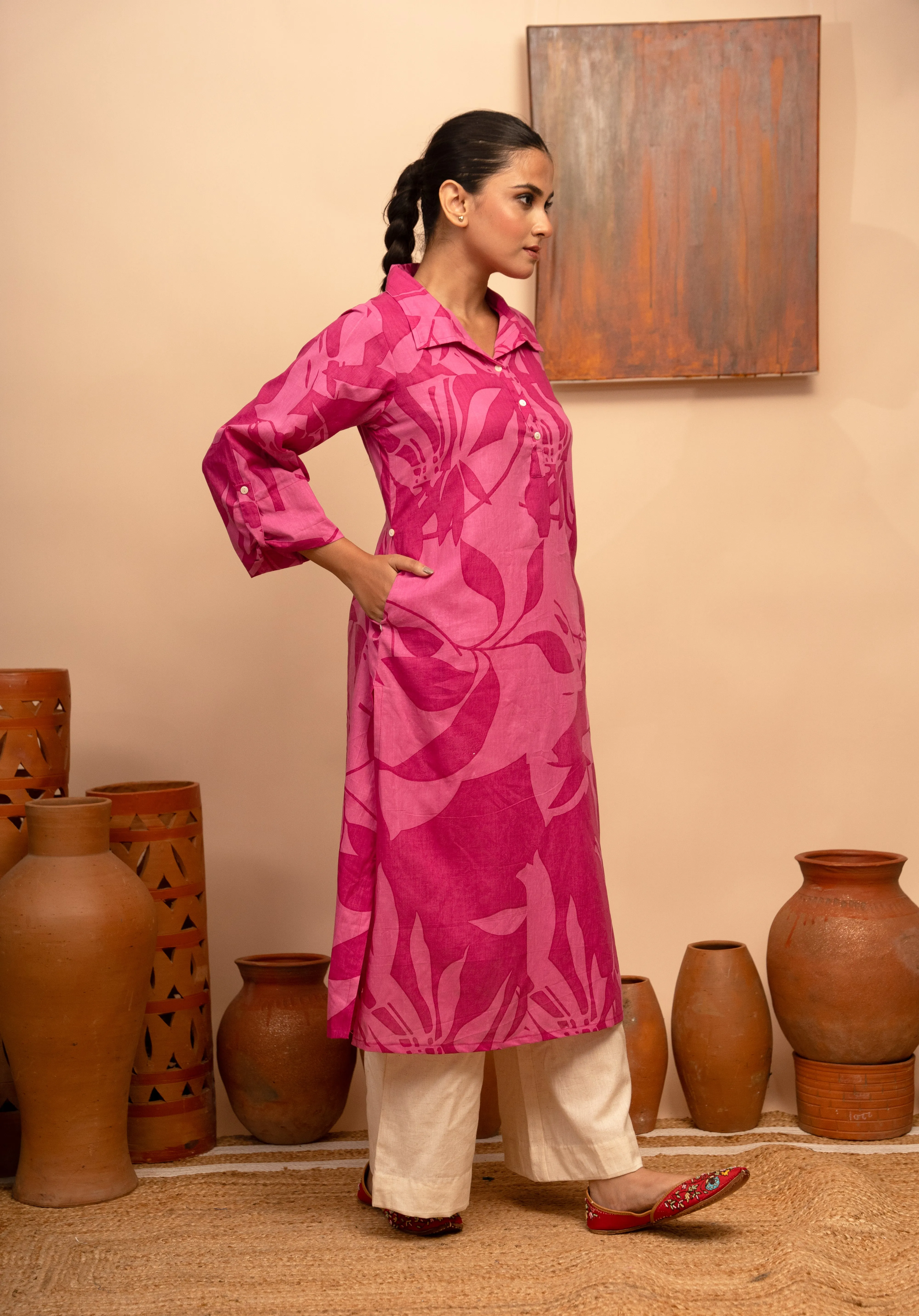Womens Mul Cotton Magenta Collar Neck Regular Fit Kurta - Arya collection