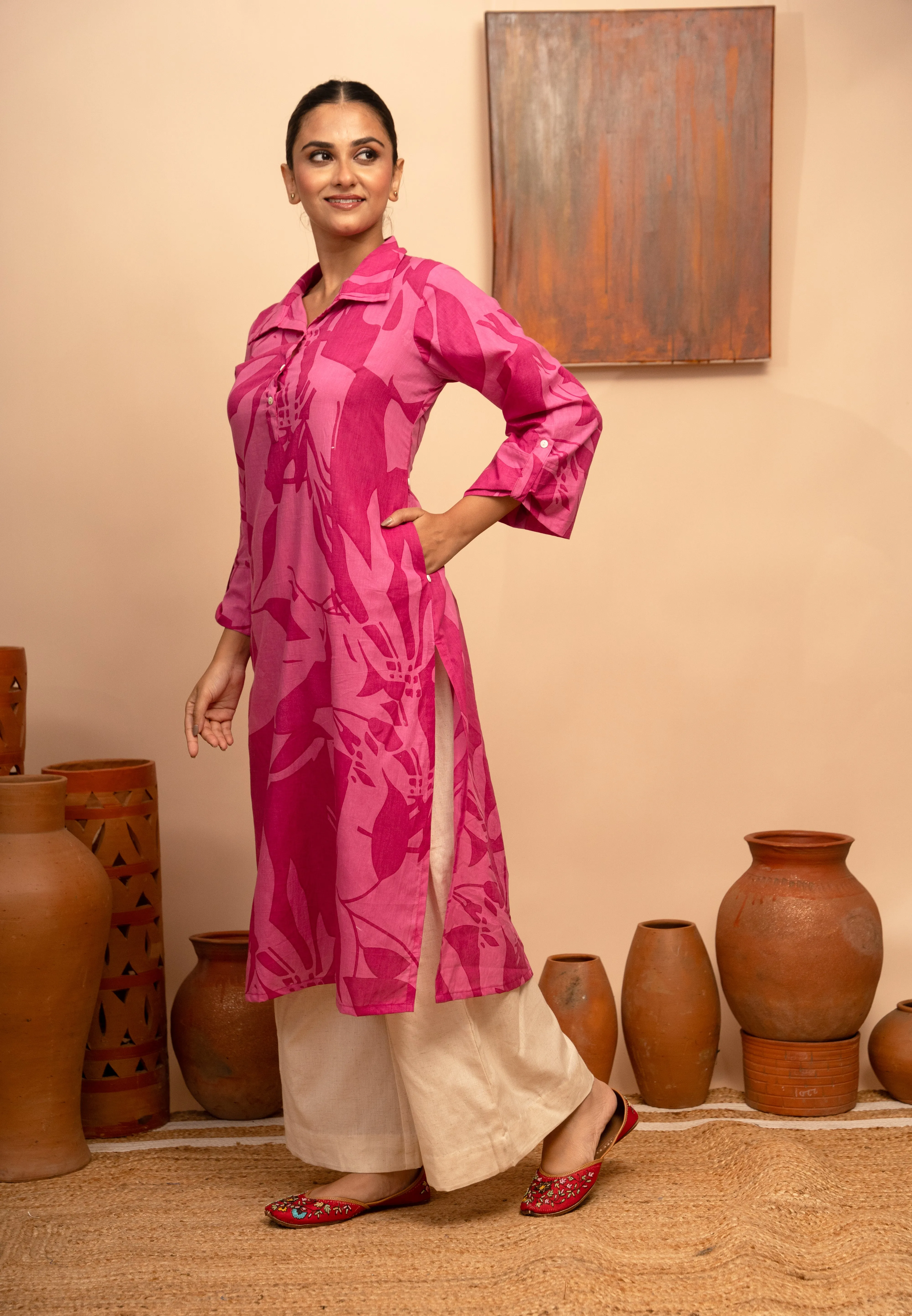Womens Mul Cotton Magenta Collar Neck Regular Fit Kurta - Arya collection
